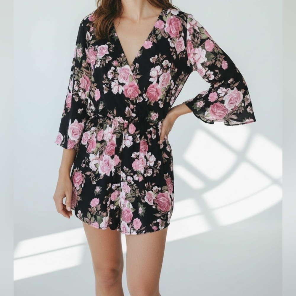 EVERLY for Francesca's Collection Black Floral Romper Size Large